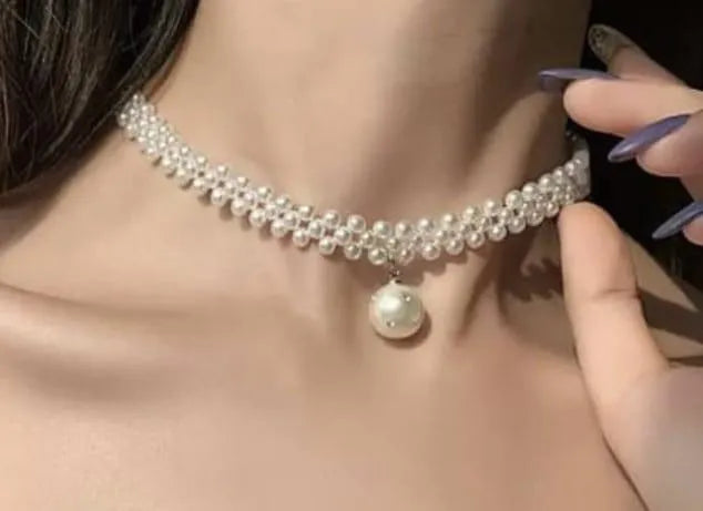 Beautiful Pearl Choker Necklace
